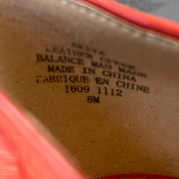 Coral Anne Klein Heels - Size 8 - Picture 3 of 6